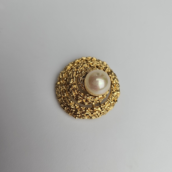 Trifari Jewelry - Vtg Gold Tone Crown Trifari Textured Spiral With Large Faux Pearl Brooch Signed